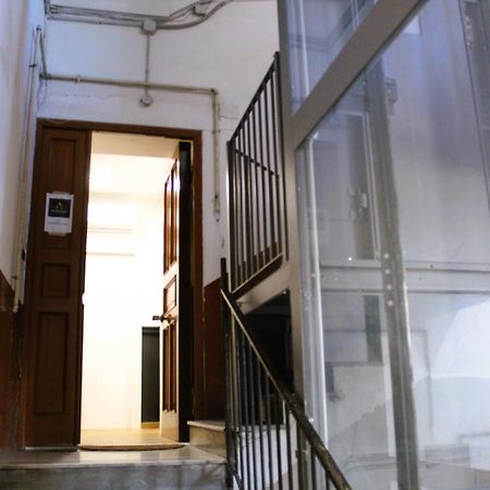 Blackwoody Contemporary Rooms - Napoli Centro Storico Екстериор снимка