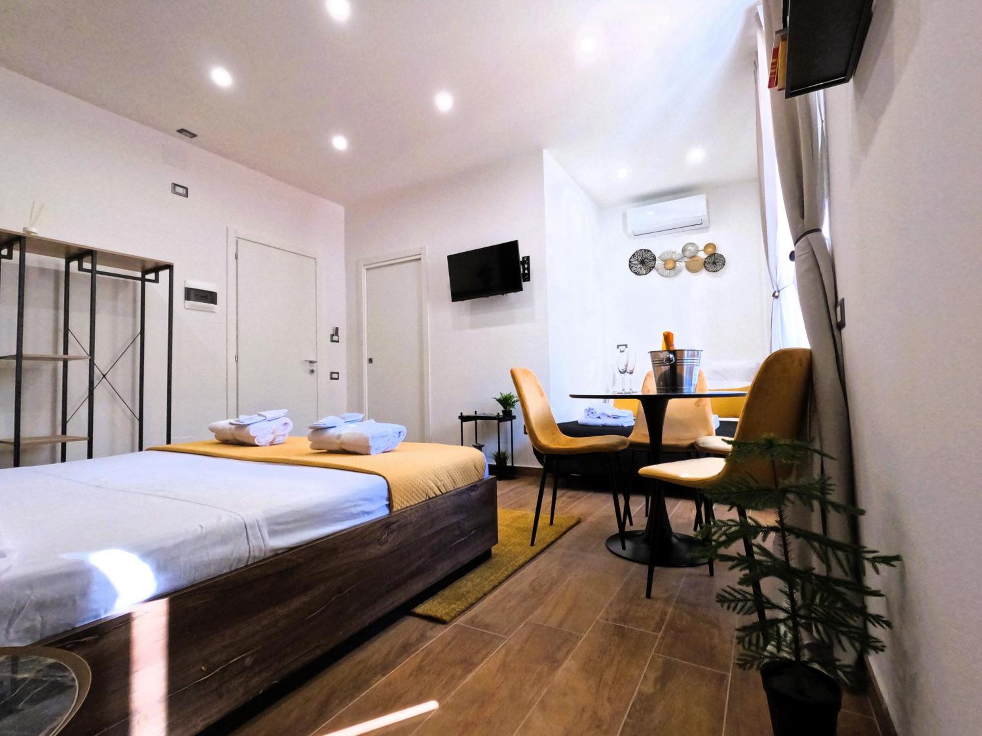 Blackwoody Contemporary Rooms - Napoli Centro Storico Екстериор снимка
