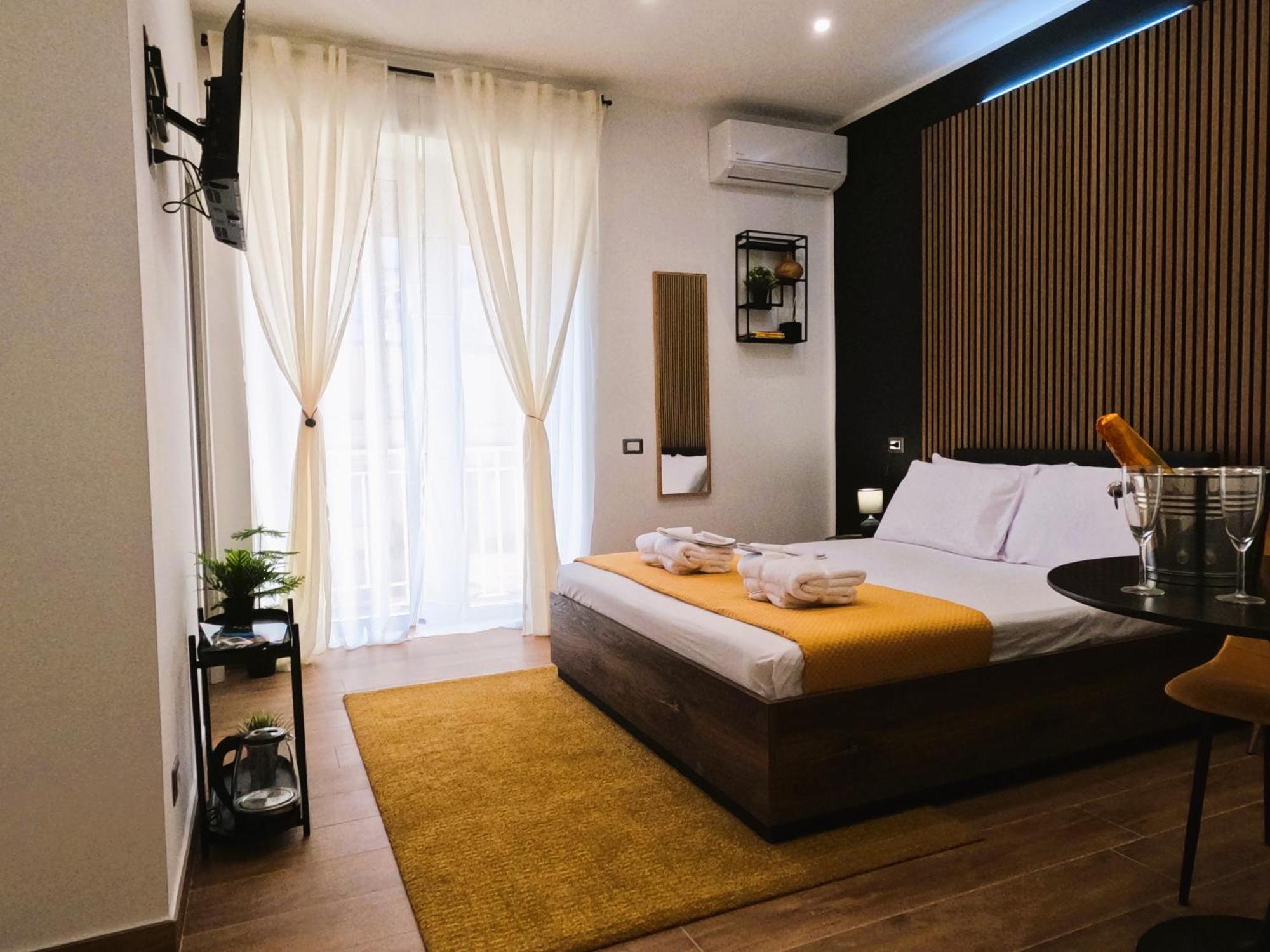 Blackwoody Contemporary Rooms - Napoli Centro Storico Екстериор снимка