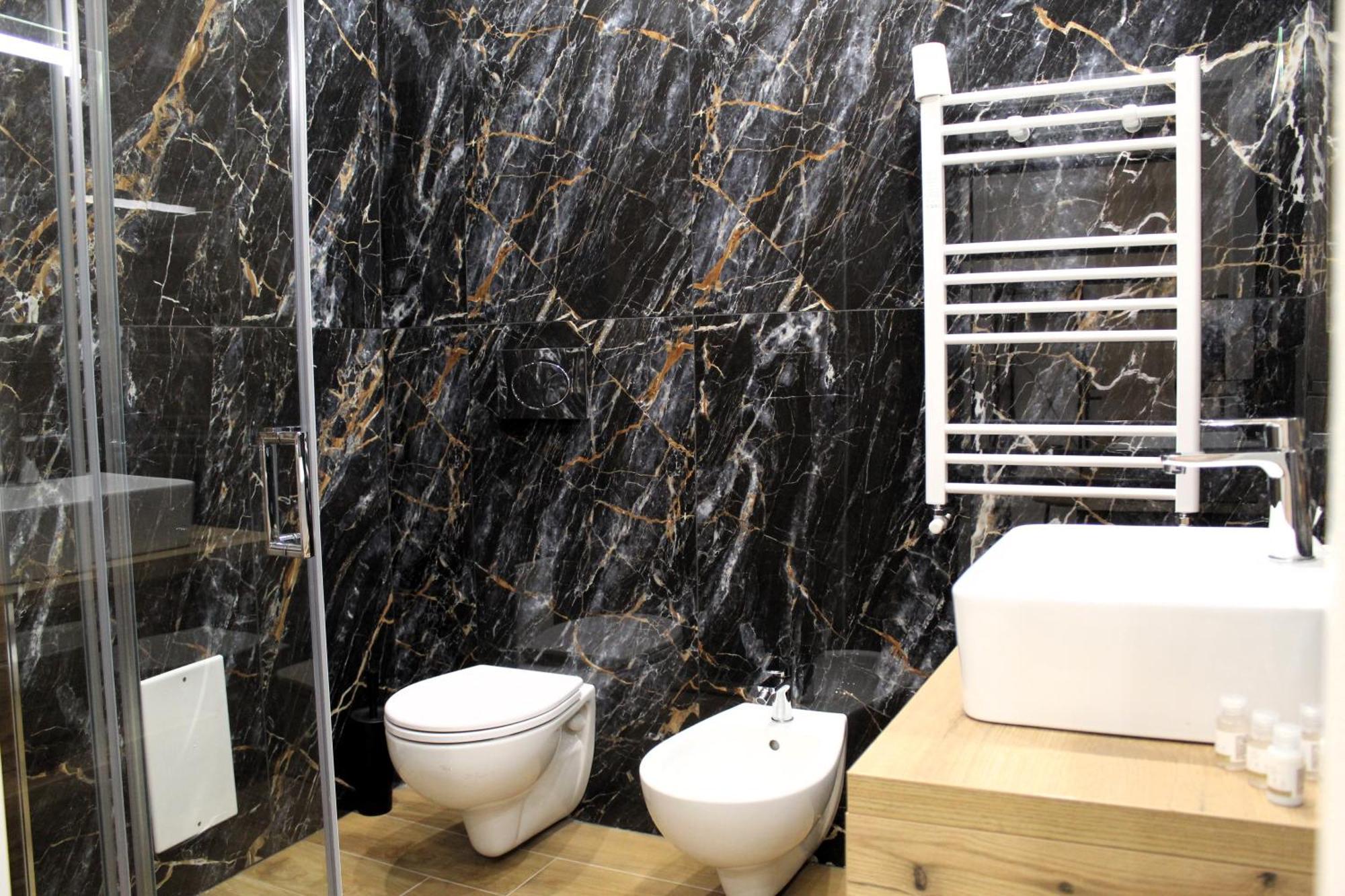 Blackwoody Contemporary Rooms - Napoli Centro Storico Екстериор снимка