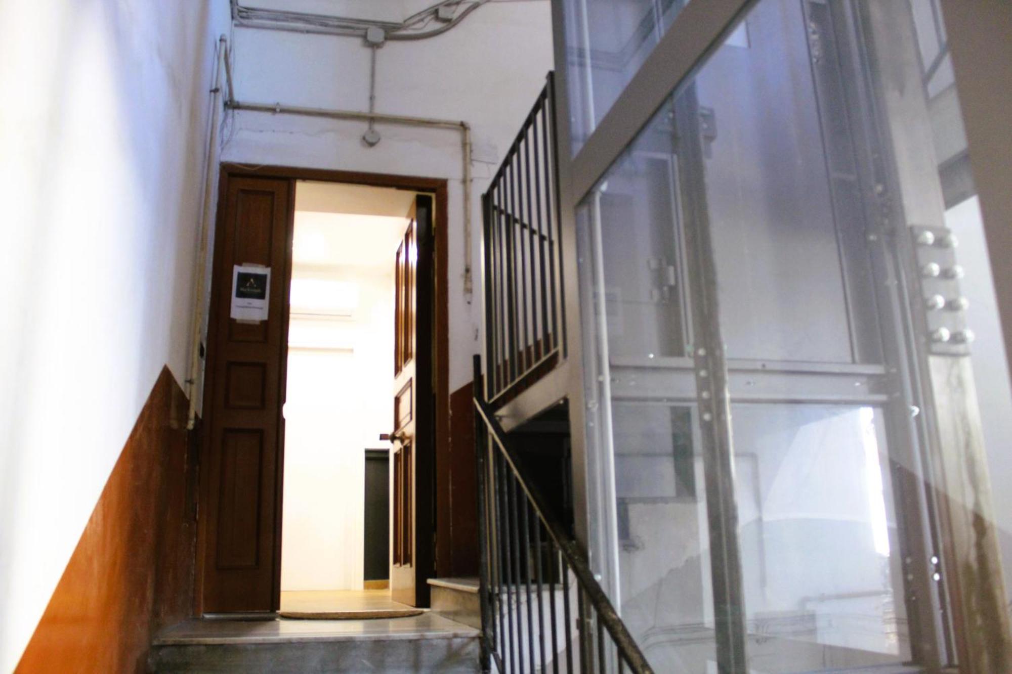 Blackwoody Contemporary Rooms - Napoli Centro Storico Екстериор снимка